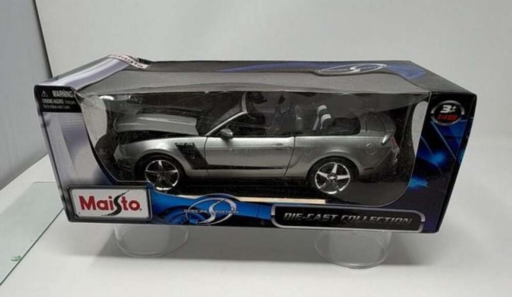 Maisto 2010 Ford Mustang Roush 427R 1:18 Scale Die-Cast Metal Model Car
